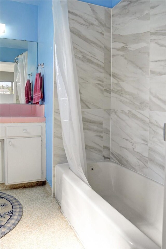 4343 Finley Ave Unit 35, Los Angeles, CA 90027 - bathroom with shower / tub combo and vanity