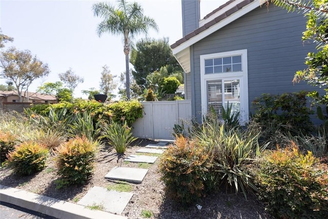 2196 Evergreen Dr, Tustin, CA 92782 - view of yard with fence