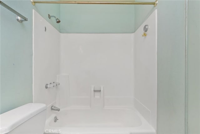 full bath with toilet and shower / tub combination