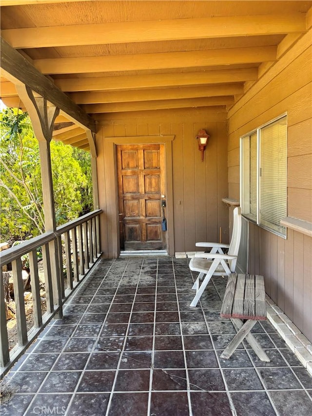 7890 Mariposa Trl, Yucca Valley, CA 92284 - entrance to property with a balcony