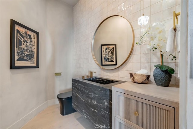 1090 Vista Ridge Ln, Westlake Village, CA 91362 - bathroom with tile walls, toilet, baseboards, and vanity