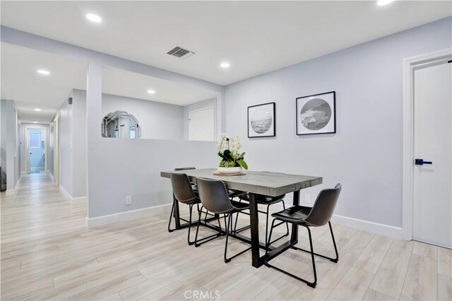 dining room featuring recessed lighting, light wood-style flooring, visible vents, and baseboards