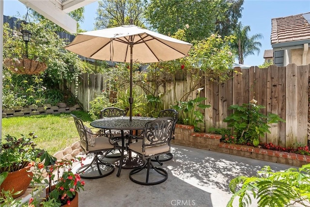 19852 Pandy Ct, Canyon Country, CA 91351 - view of patio / terrace with outdoor dining area and a fenced backyard
