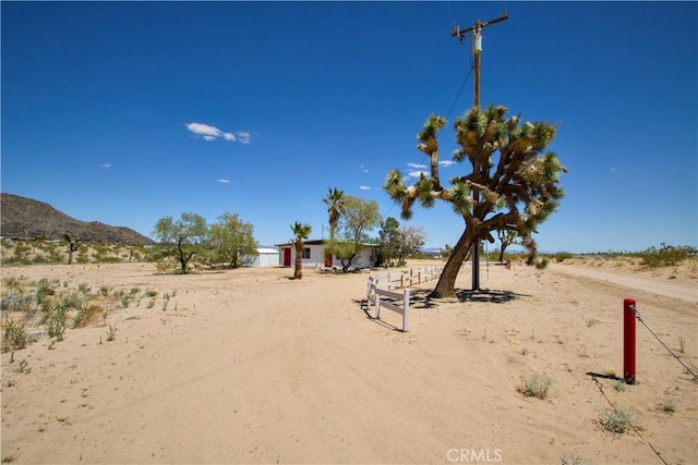 59460 Applegate Way, Landers, CA 92285 - view of yard featuring a mountain view