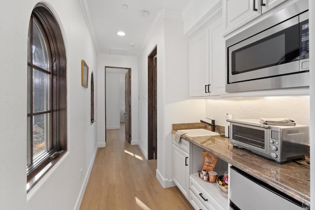 5955 Lake Vista Dr, Bonsall, CA 92003 - corridor featuring light wood-type flooring, a toaster, baseboards, a sink, and ornamental molding