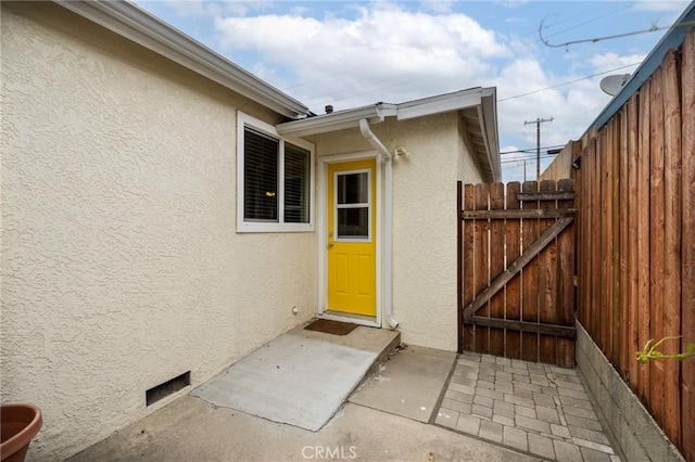property entrance featuring stucco siding