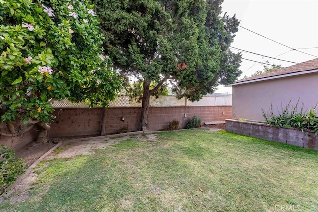 5032 Verdura Ave, Lakewood, CA 90712 - view of yard featuring fence
