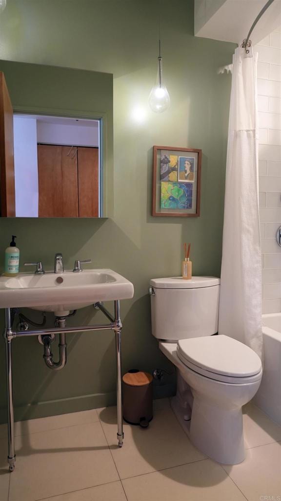 1250 Powell St Unit 10, Emeryville, CA 94608 - bathroom featuring tile patterned floors, toilet, shower / tub combo with curtain, and a sink