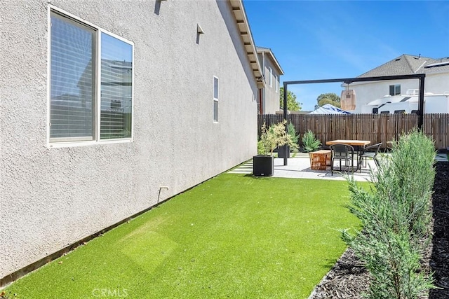 1628 N Delbert Ave, Fresno, CA 93722 - view of yard featuring a patio area and fence