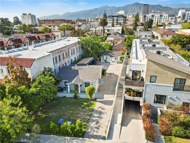 birds eye view of property featuring a mountain view