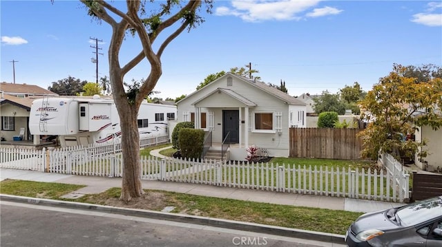 view of front of home featuring a front lawn and a fenced front yard