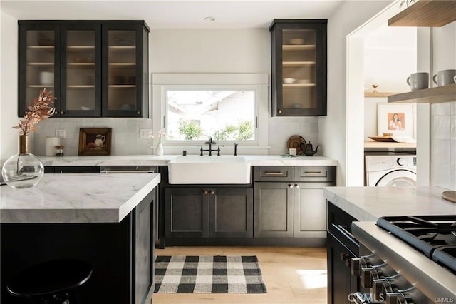 3702 Seneca Ave, Los Angeles, CA 90039 - bar with stove, backsplash, a sink, washer / dryer, and light wood-type flooring