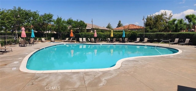 1334 Pinehurst Dr, Calimesa, CA 92320 - community pool with a patio