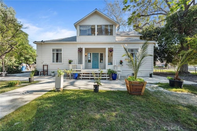 318 E 11th St, Pomona, CA 91766 - bungalow-style home featuring a front lawn and covered porch