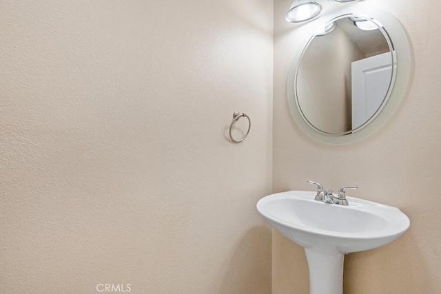 44863 Rein Ct, Temecula, CA 92592 - bathroom with a sink