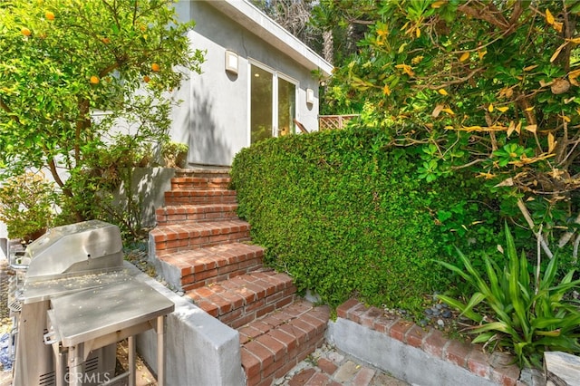 2402 Aspen Dr, Los Angeles, CA 90068 - exterior space