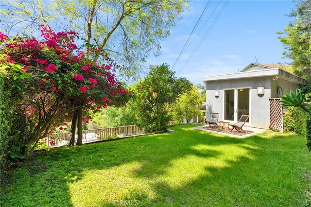 2402 Aspen Dr, Los Angeles, CA 90068 - view of yard with fence