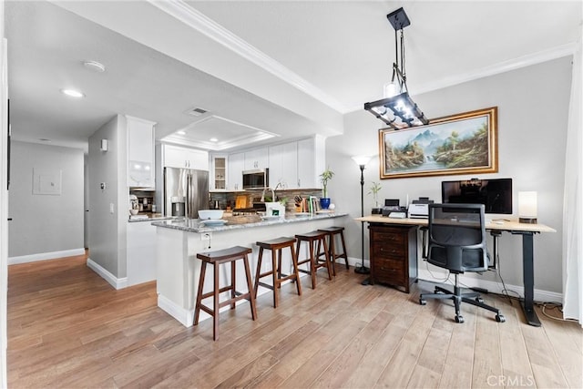 home office featuring light wood-style flooring, visible vents, baseboards, recessed lighting, and crown molding