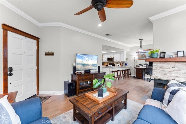 living area with ceiling fan, baseboards, visible vents, and light wood-type flooring