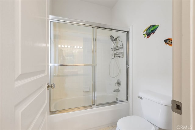 full bath with toilet and enclosed tub / shower combo