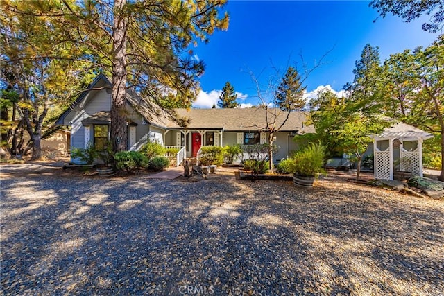 51192 Bon Veu Dr, Oakhurst, CA 93644 - ranch-style home featuring a porch