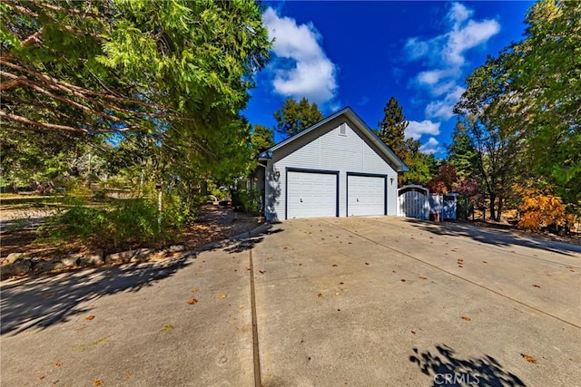 51192 Bon Veu Dr, Oakhurst, CA 93644 - view of garage