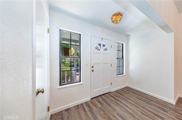 51192 Bon Veu Dr, Oakhurst, CA 93644 - foyer entrance featuring wood finished floors and baseboards