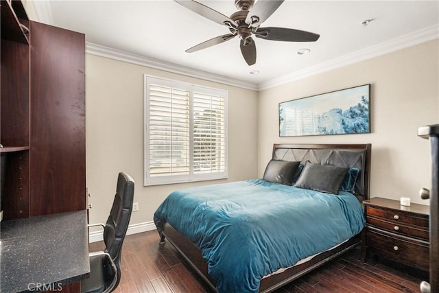 bedroom with crown molding, hardwood / wood-style flooring, baseboards, a ceiling fan, and recessed lighting