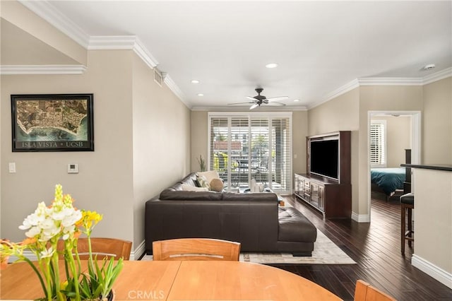 living room featuring recessed lighting, dark wood-style flooring, ceiling fan, baseboards, and ornamental molding