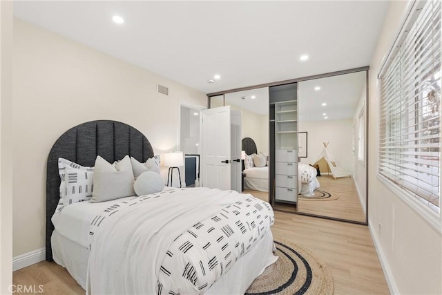 bedroom featuring baseboards, visible vents, light wood-type flooring, and recessed lighting