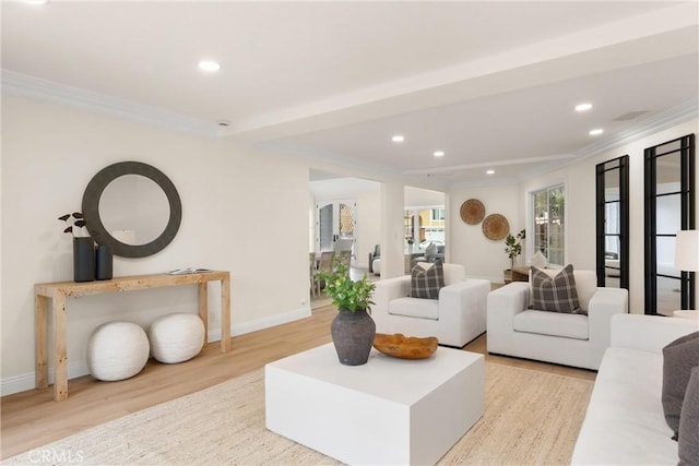 living room featuring light wood finished floors, baseboards, recessed lighting, and ornamental molding