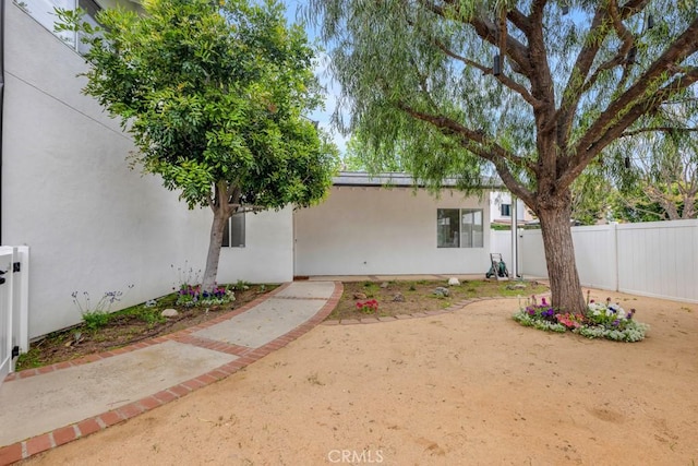 22724 Califa St, Woodland Hills, CA 91367 - view of yard featuring a patio