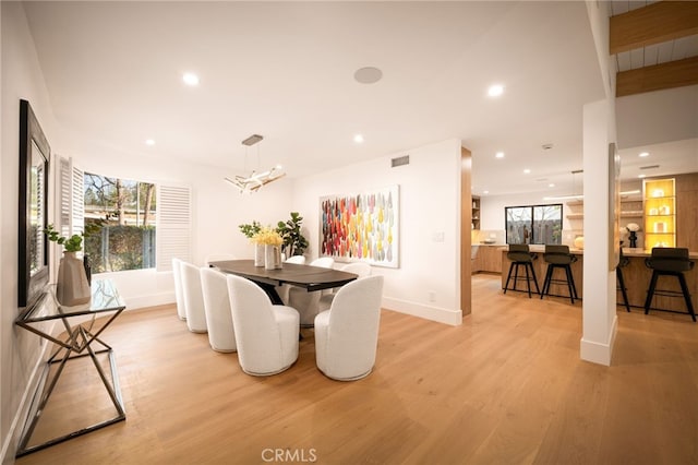 dining space featuring visible vents, light wood-style flooring, baseboards, and recessed lighting
