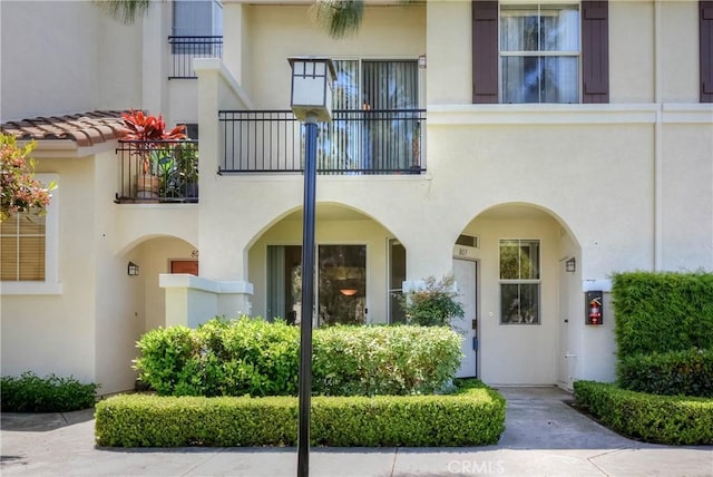 803 Maplewood, Irvine, CA 92618 - property entrance with a balcony and stucco siding