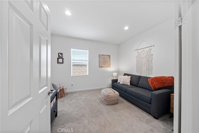 living room featuring recessed lighting, baseboards, and carpet