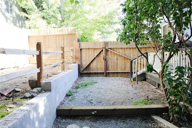29387 Lake View Dr, Cedar Glen, CA 92321 - view of yard with fence