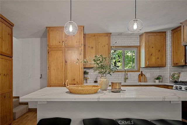 29387 Lake View Dr, Cedar Glen, CA 92321 - kitchen with tasteful backsplash, a kitchen bar, light wood finished floors, and hanging light fixtures
