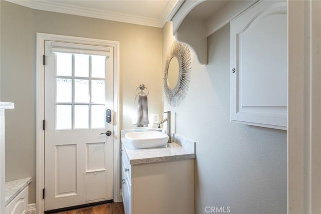 1232 Blue Gum Ln, Newport Beach, CA 92660 - interior space featuring vanity and crown molding