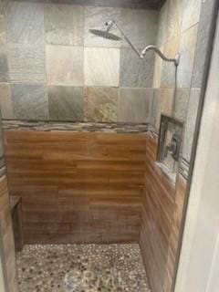 635 N 3rd St, Chowchilla, CA 93610 - bathroom with tiled shower