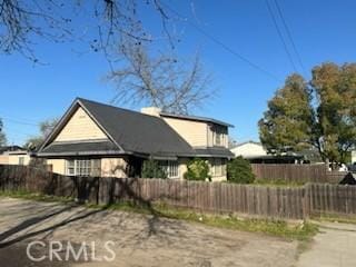 635 N 3rd St, Chowchilla, CA 93610 - view of side of property featuring fence