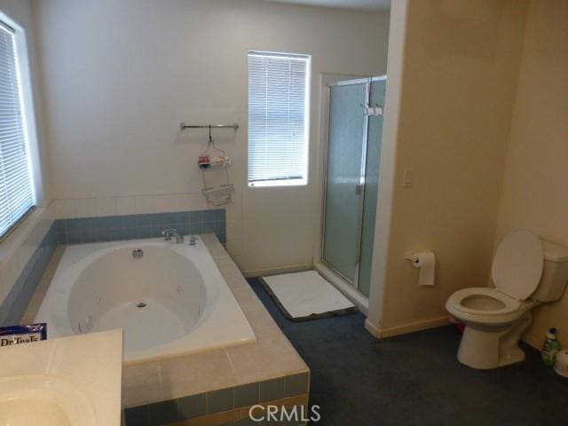 3465 Condor Rd Unit 29, Palms, CA 92277 - bathroom with a shower stall, toilet, and a garden tub