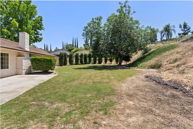 5655 Via Mensabe, Riverside, CA 92506 - view of grassy yard