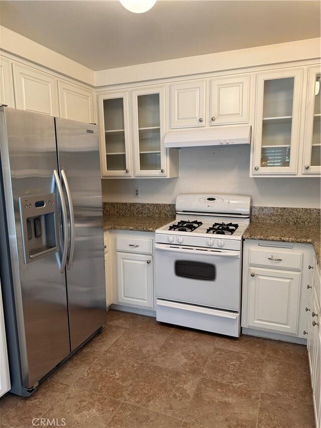 25723 Player Dr, Valencia, CA 91355 - kitchen featuring stainless steel refrigerator with ice dispenser, white range with gas stovetop, under cabinet range hood, white cabinetry, and glass insert cabinets