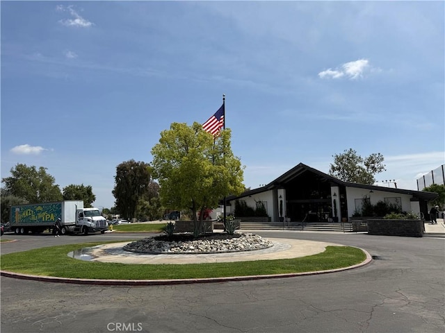 view of property's community with curved driveway