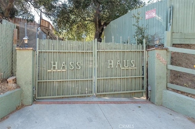 30052 Hunstock St, Castaic, CA 91384 - view of gate