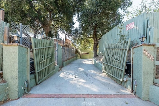 30052 Hunstock St, Castaic, CA 91384 - view of gate