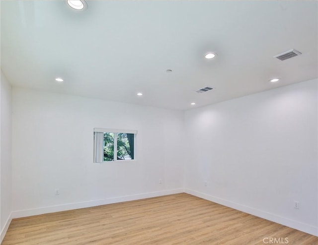 spare room featuring baseboards, visible vents, and recessed lighting