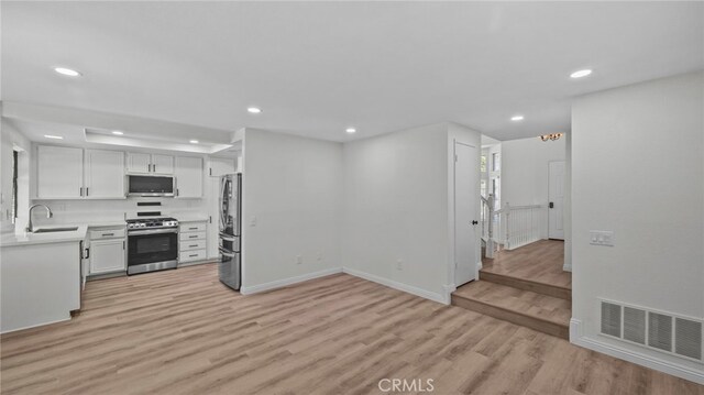kitchen with visible vents, light wood-type flooring, recessed lighting, and stainless steel appliances