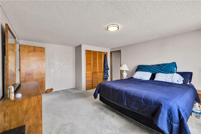 bedroom featuring a textured ceiling, carpet, and a closet