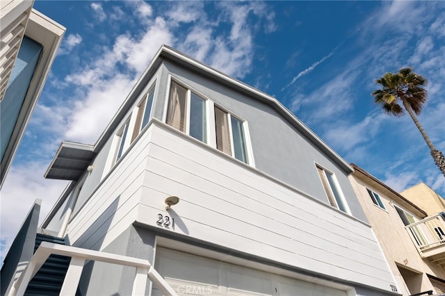221 40th St, Manhattan Beach, CA 90266 - view of side of property featuring a balcony and stucco siding